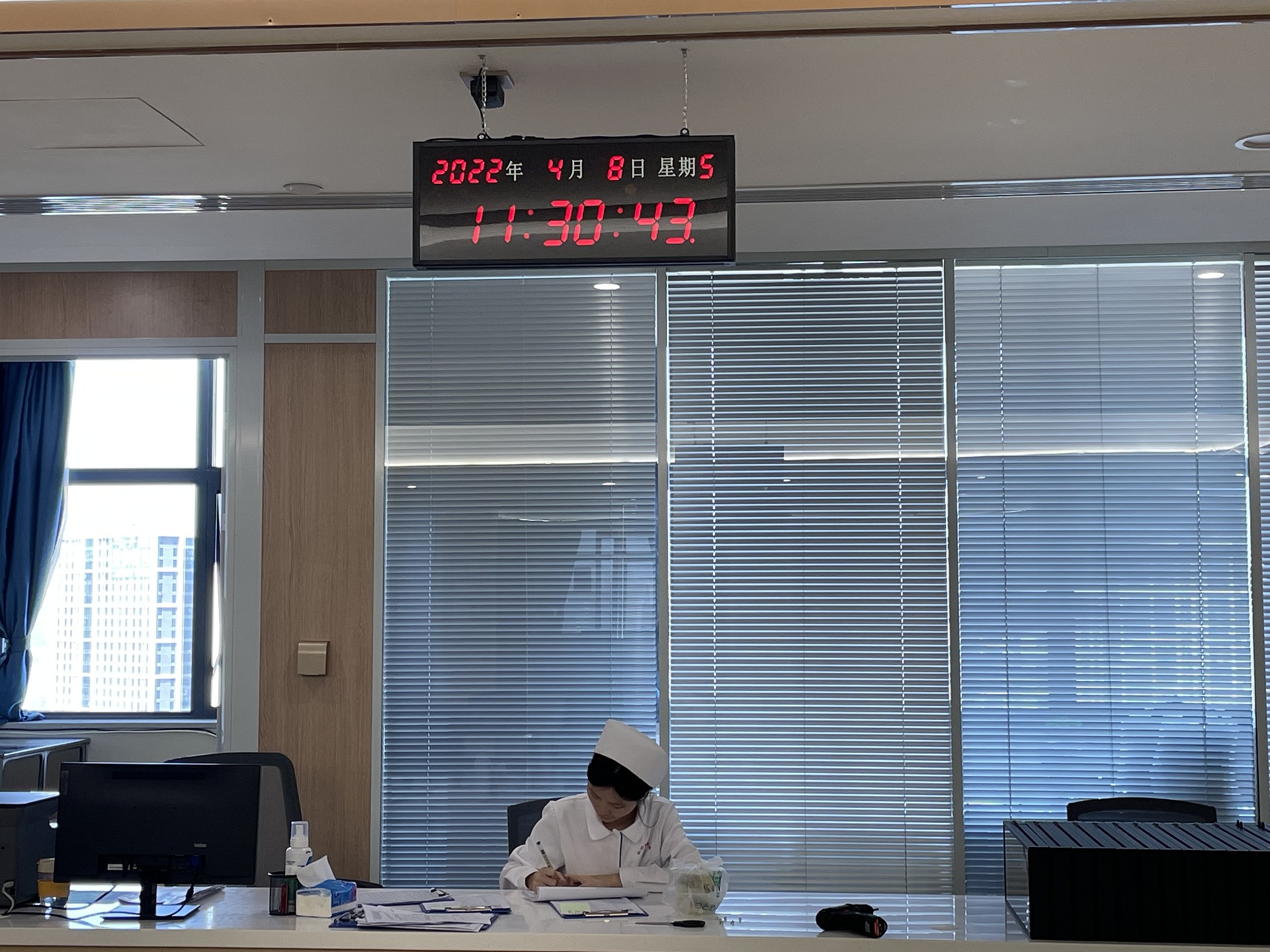 述泰为北京大学人民医院提供单面和双面的同步时钟