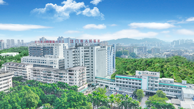 江门人民医院采用述泰时钟系统全院同步（含NTP服务器、GPS时钟，覆盖大厅、病房、走廊等区域）