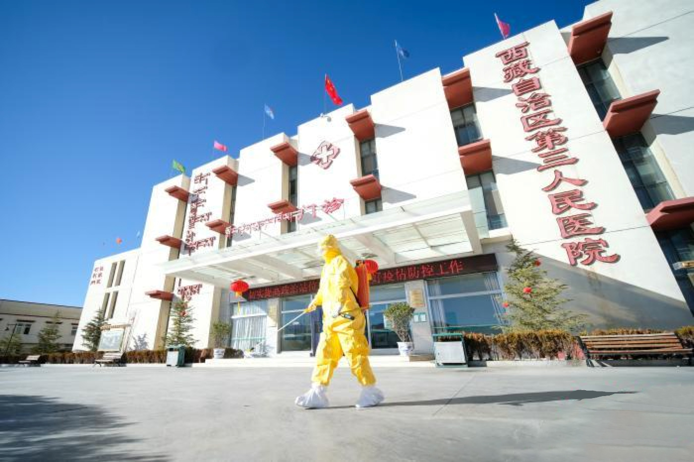 西藏自治区第三人民医院采用述泰LED卫星时钟管理多科室  （涵盖肝病、感染、急诊、外科等科室）