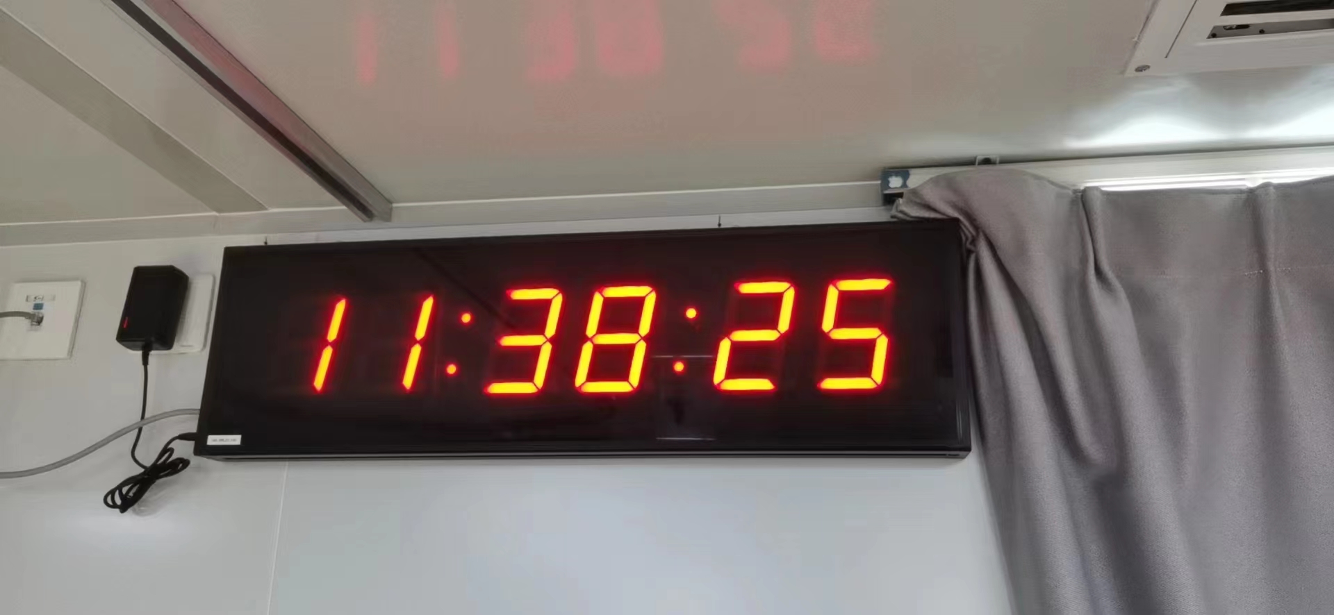 DH46-NTP clock.jpg DH46-NTP clock.jpg