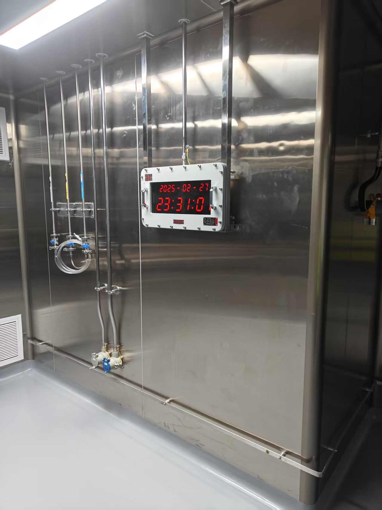 Explosion-proof clock for pharmaceutical factory cleanrooms Explosion-proof clock for pharmaceutical factory cleanrooms
