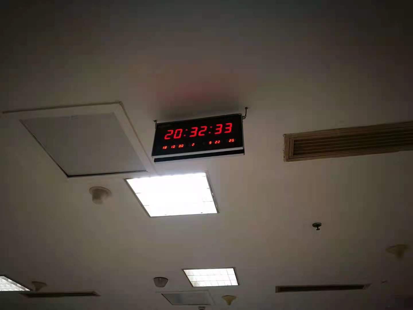 Corridor Double-sided clock Corridor Double-sided clock